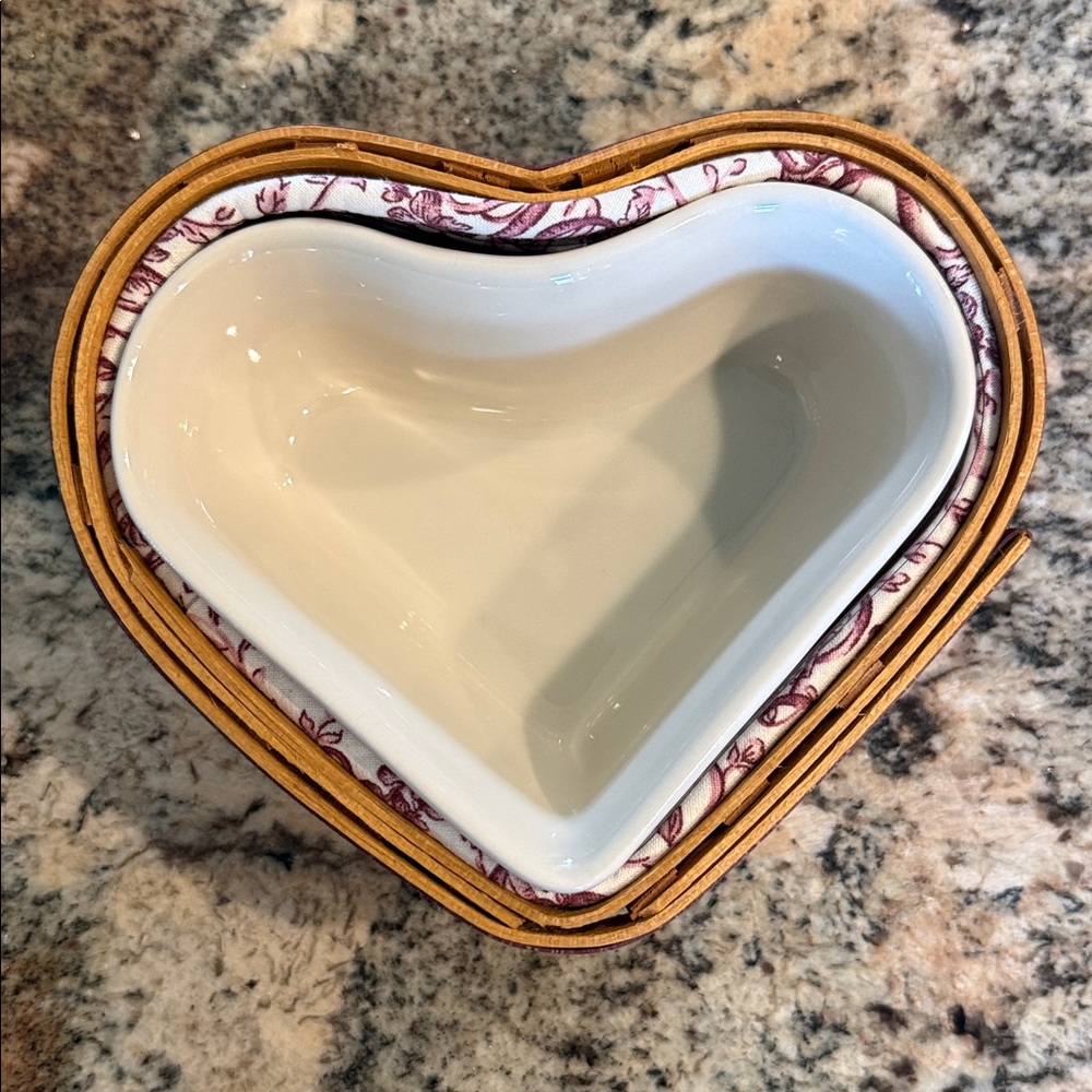1999 Longaberger "Love Letters" heart-shaped basket and ceramic dish - Picture 6 of 8